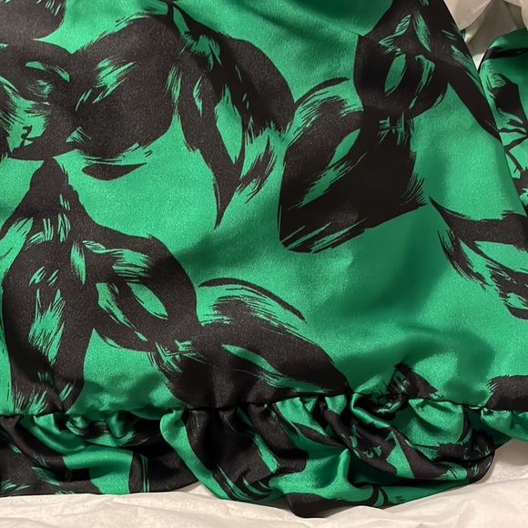 NWT Delfi Collective Victoria V-Neck Emerald Green Dress - SOLD OUT RV $398 - Picture 5 of 5